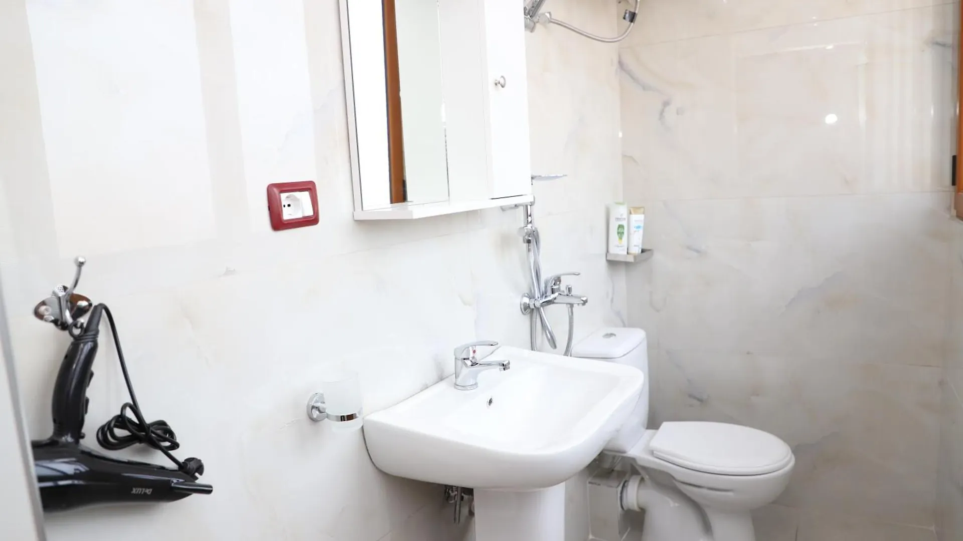 Guesthouse Ijon Berat 0*,  Albania