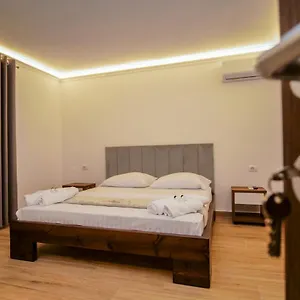 Fatos Qama Bed & Breakfast